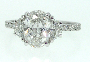Style# So840 Oval w/ Half Moons & pave shank